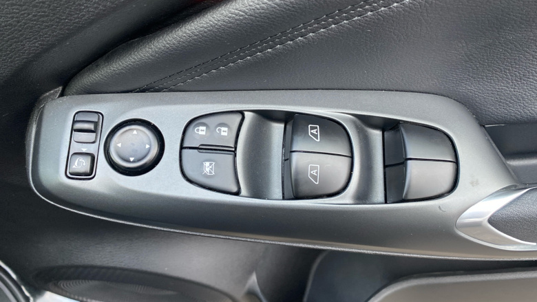 Nissan Juke 1.0 DiG-T N-Connecta 5dr DCT Petrol Hatchback